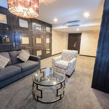 Royal Regantris Cendana Hotel Surabaya Buitenkant foto