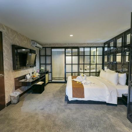 Royal Regantris Cendana Hotel Surabaya Buitenkant foto