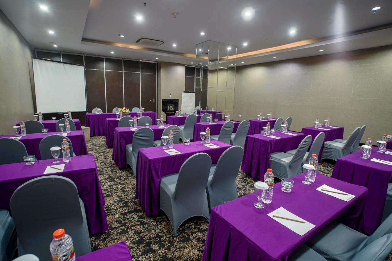 Royal Regantris Cendana Hotel Surabaya Buitenkant foto