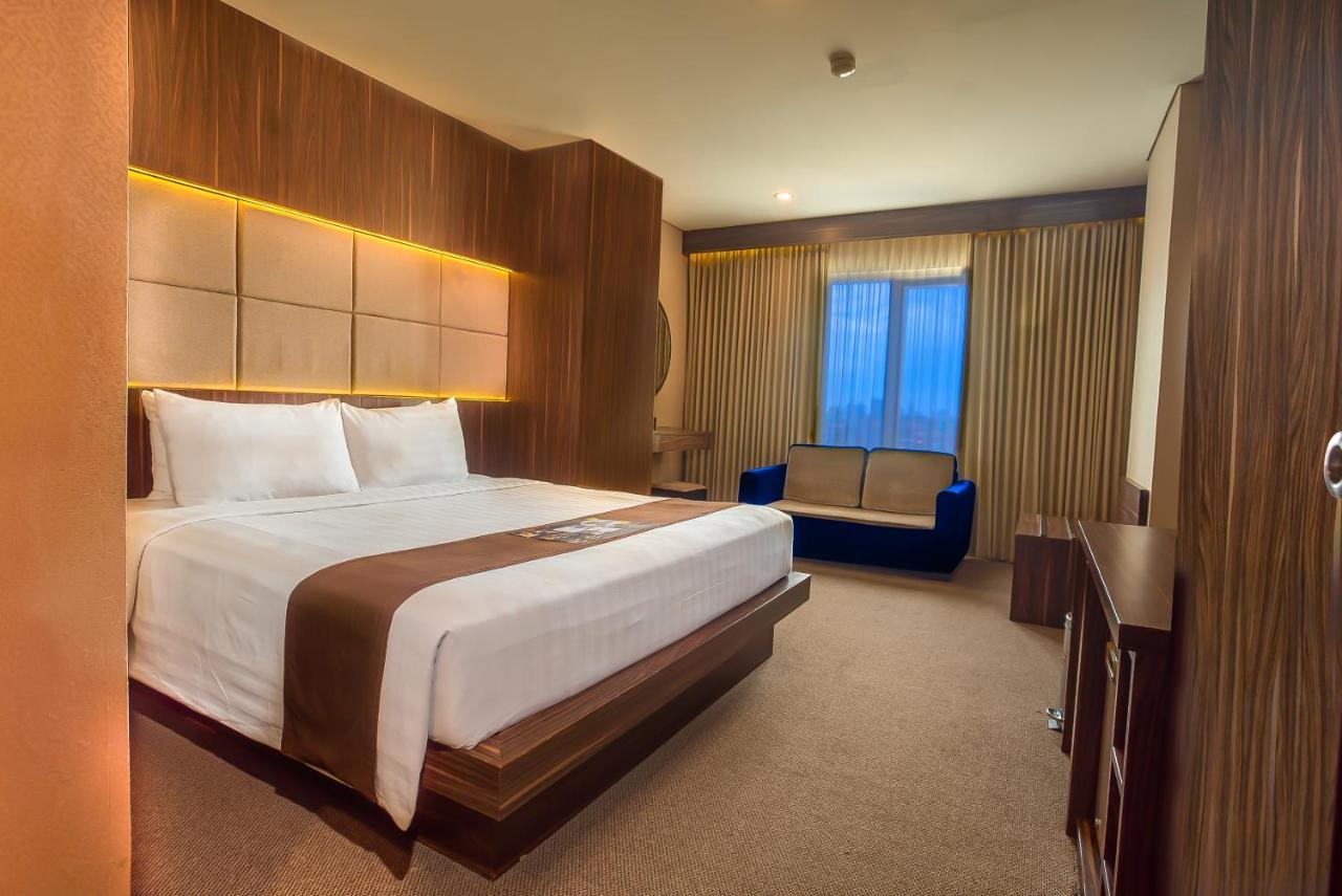 Royal Regantris Cendana Hotel Surabaya Buitenkant foto