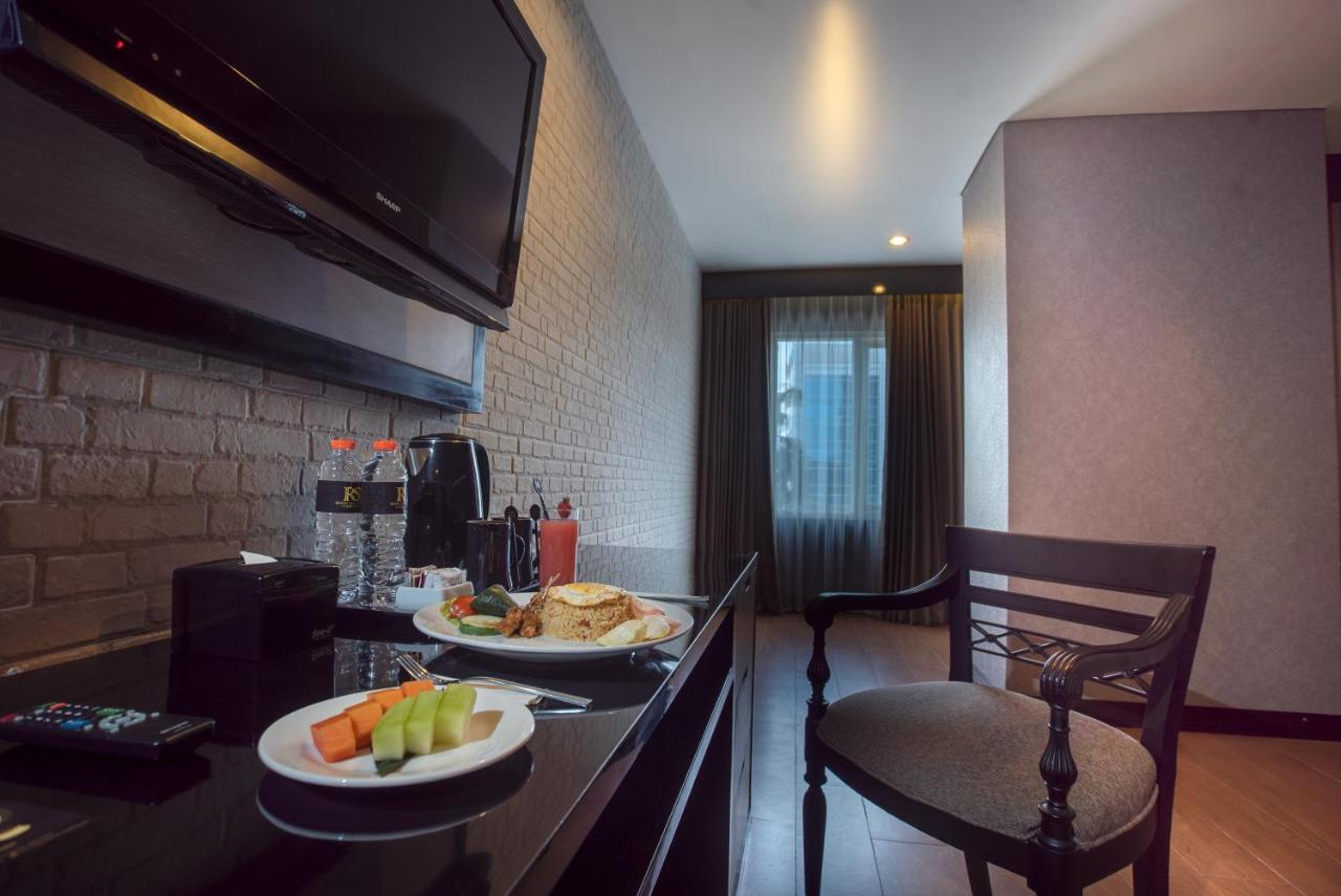 Royal Regantris Cendana Hotel Surabaya Buitenkant foto