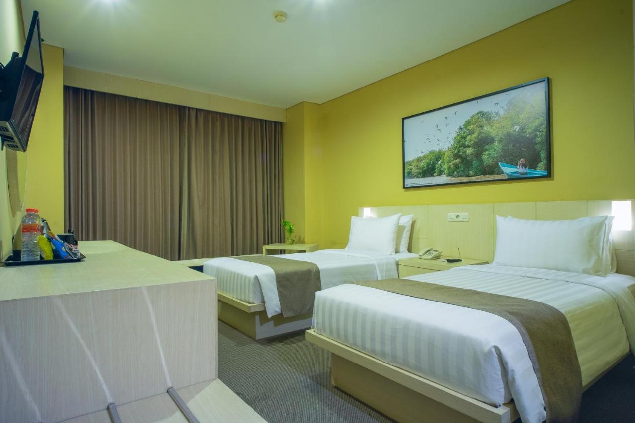 Royal Regantris Cendana Hotel Surabaya Buitenkant foto