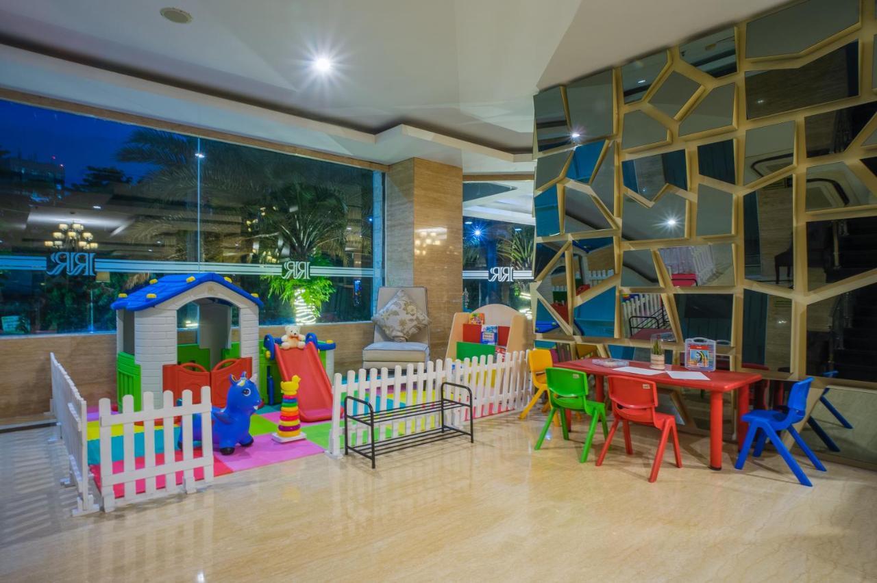 Royal Regantris Cendana Hotel Surabaya Buitenkant foto
