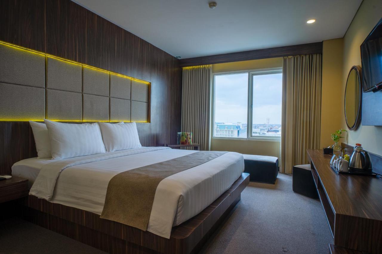 Royal Regantris Cendana Hotel Surabaya Buitenkant foto