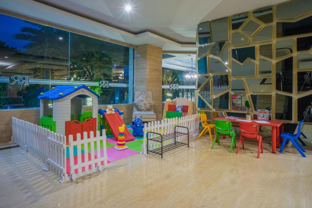 Royal Regantris Cendana Hotel Surabaya Buitenkant foto