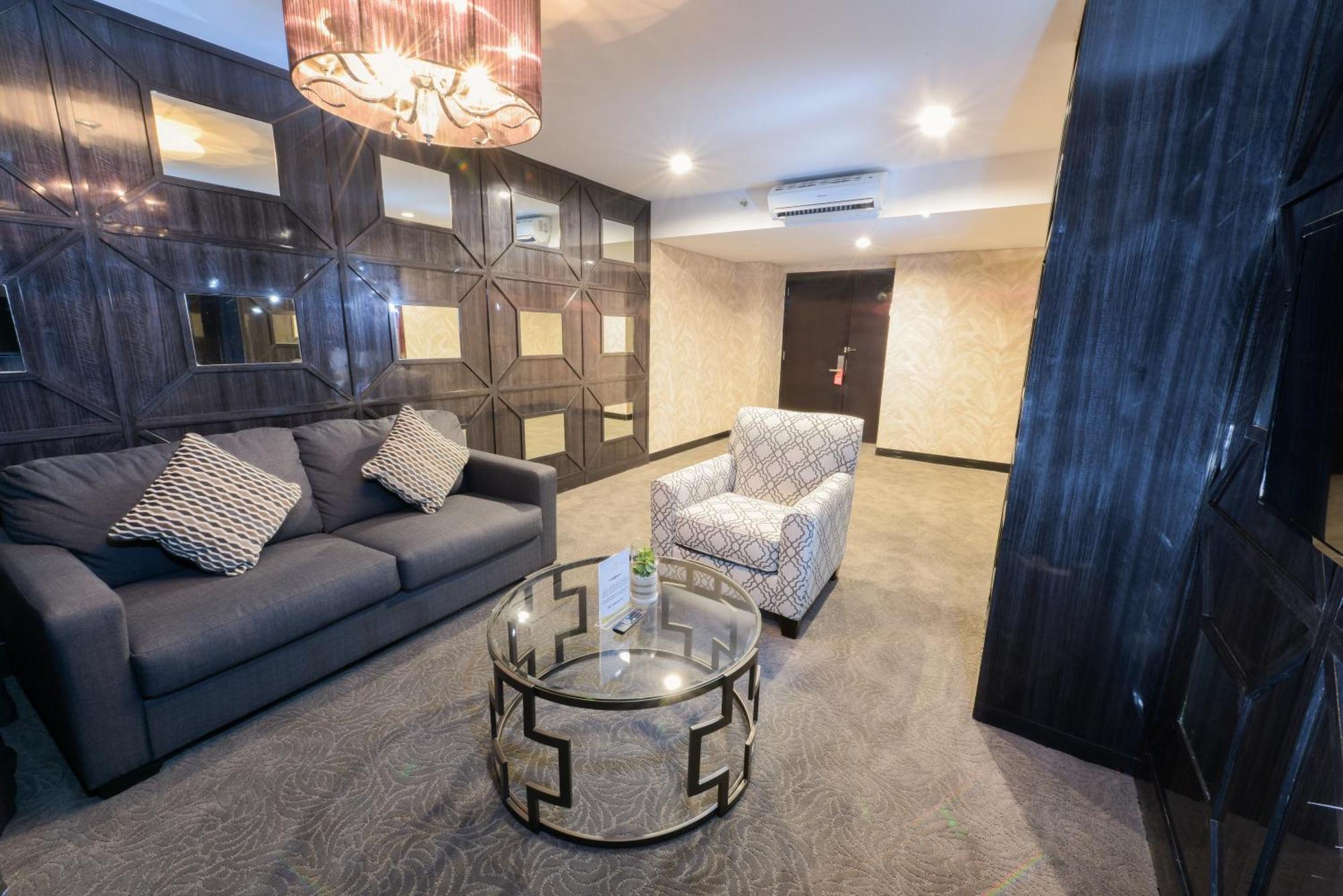 Royal Regantris Cendana Hotel Surabaya Buitenkant foto